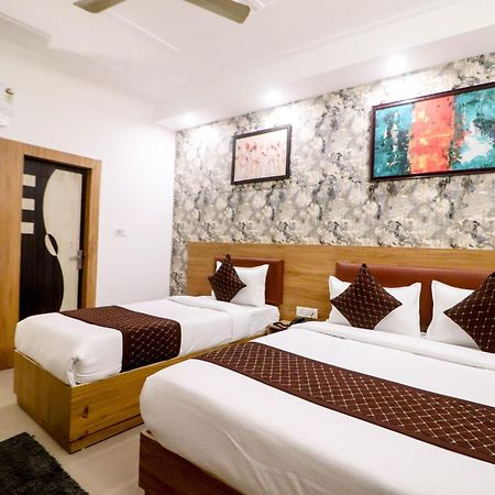 Hotel Vvs Near Delhi Airport Nuova Delhi Esterno foto