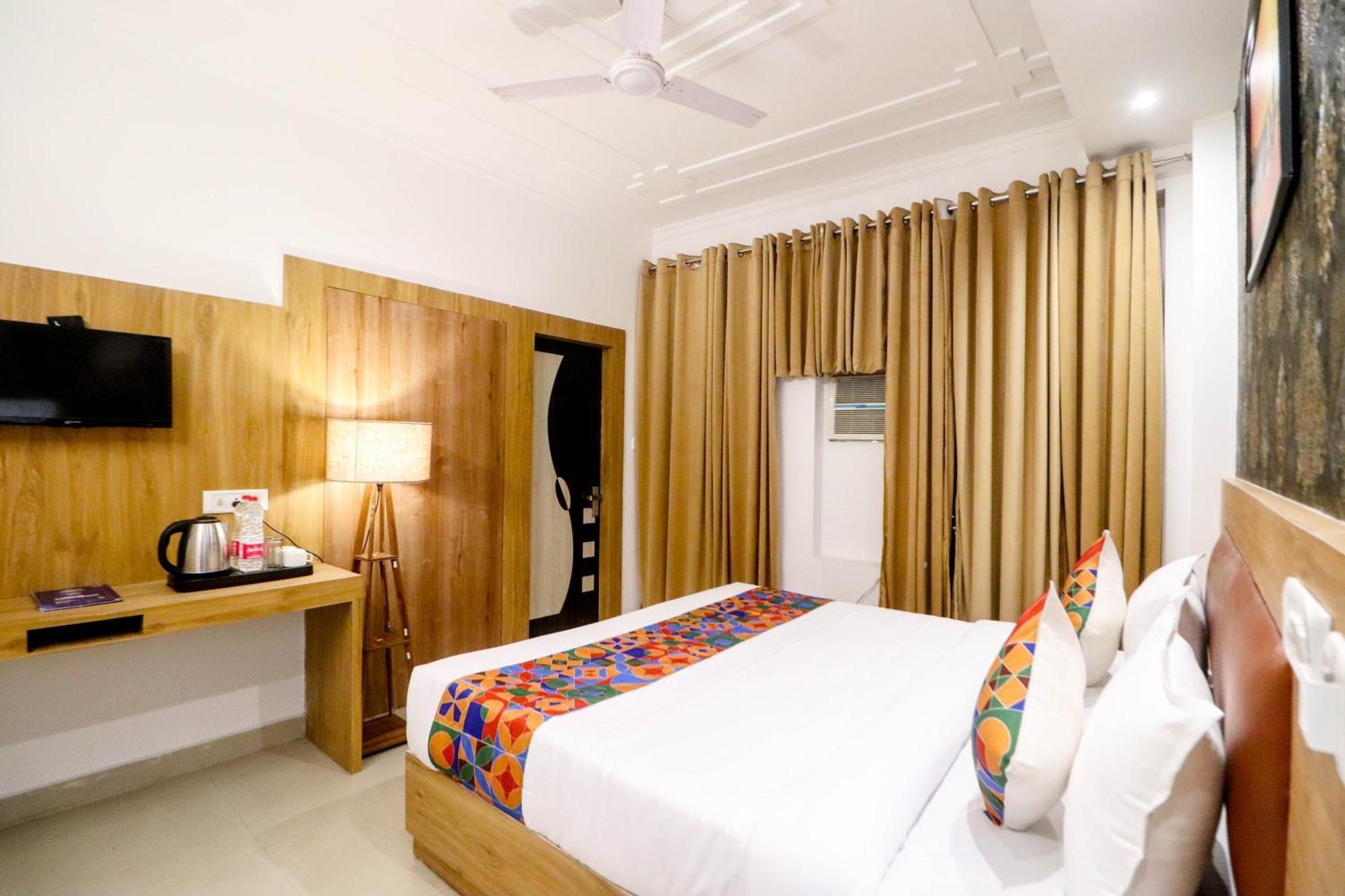 Hotel Vvs Near Delhi Airport Nuova Delhi Esterno foto