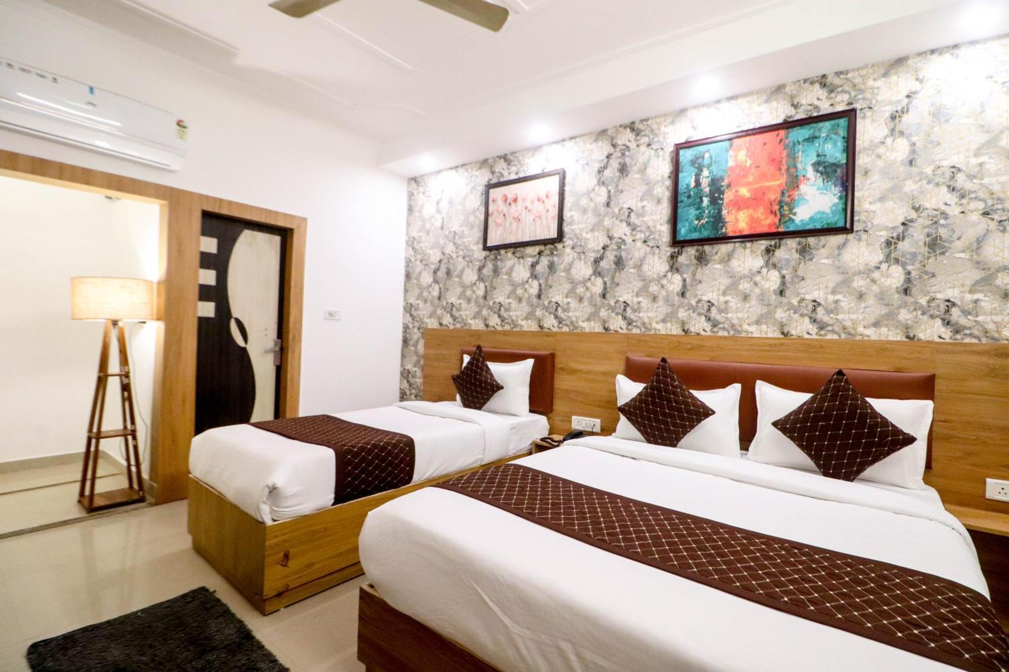 Hotel Vvs Near Delhi Airport Nuova Delhi Esterno foto