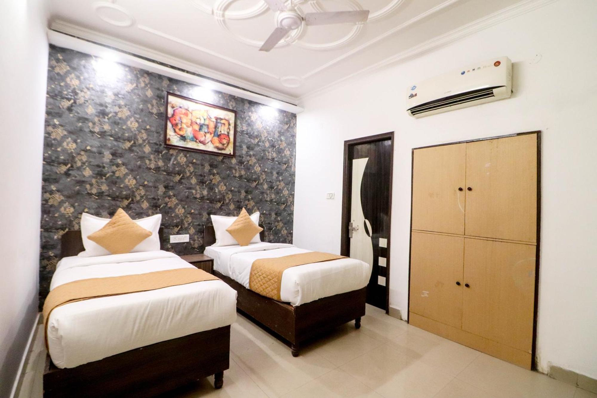 Hotel Vvs Near Delhi Airport Nuova Delhi Esterno foto