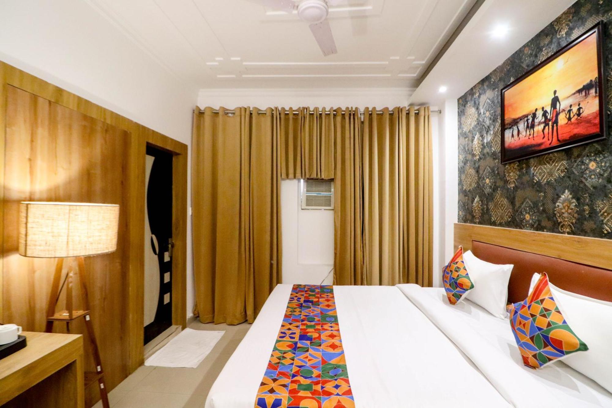 Hotel Vvs Near Delhi Airport Nuova Delhi Esterno foto