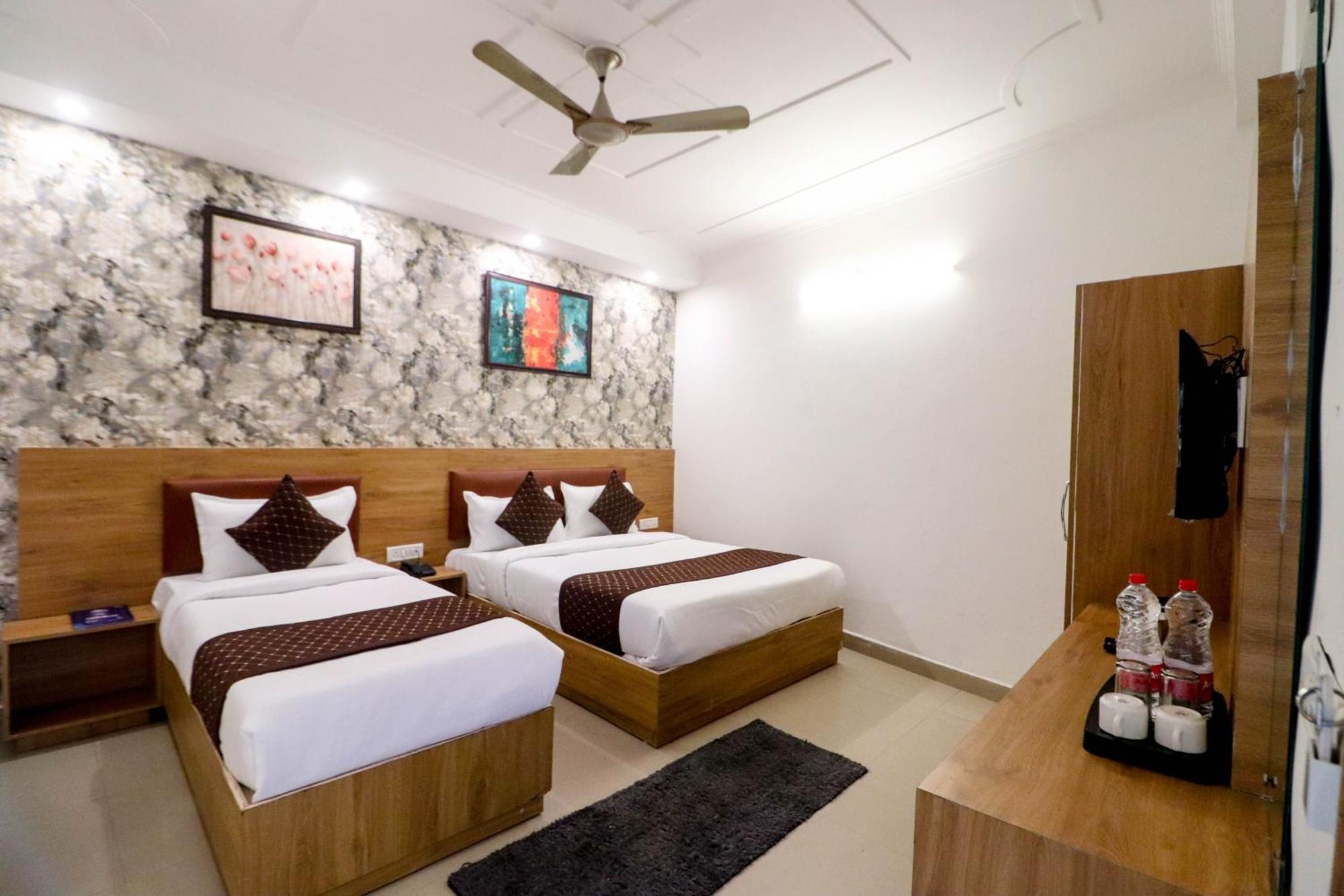Hotel Vvs Near Delhi Airport Nuova Delhi Esterno foto