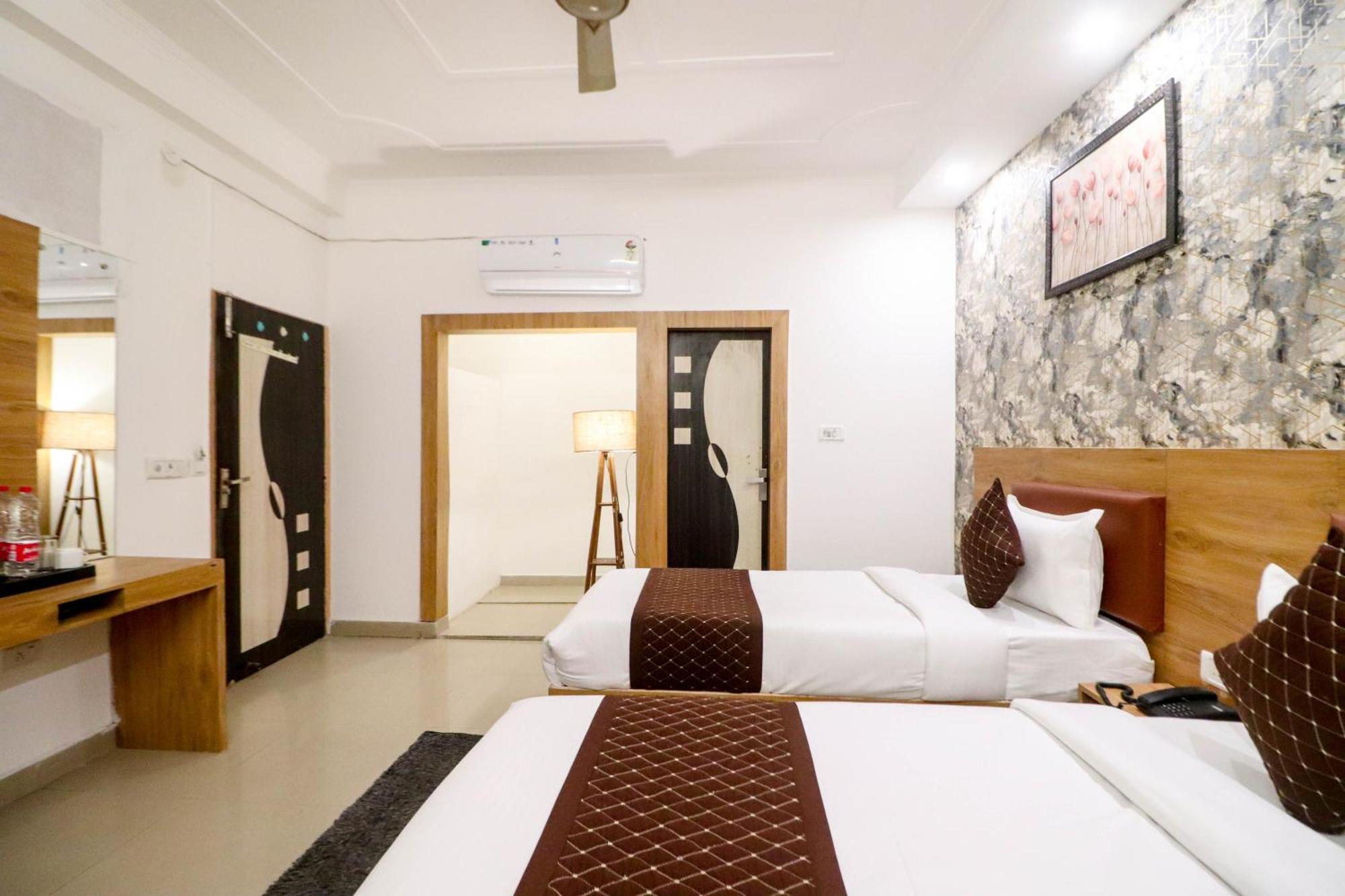 Hotel Vvs Near Delhi Airport Nuova Delhi Esterno foto